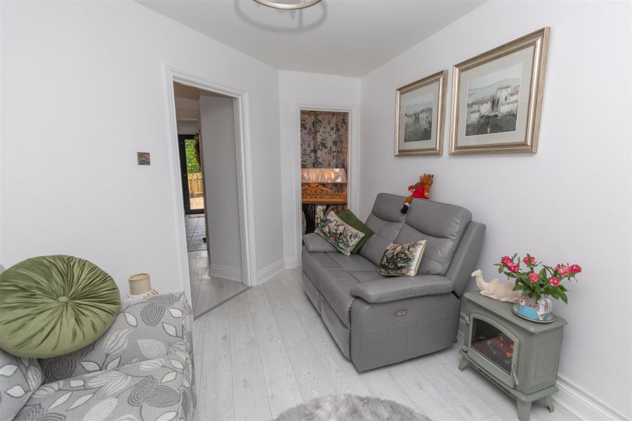 2 The Close Strathern Manor